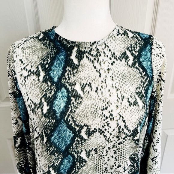 BUDDY LOVE Kiki Emerald Snake Skin Semi-Sheer High Low Kimono Top - SMALL - Picture 4 of 12